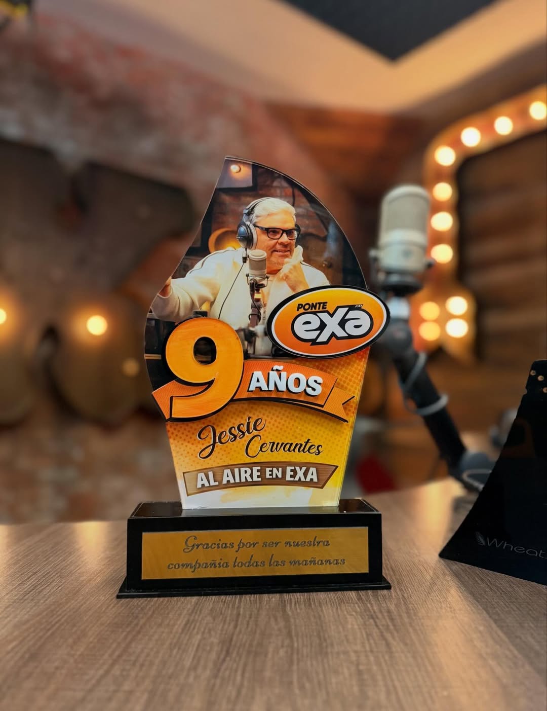 Reconocimiento de EXA FM: 9 años de Jessie Cervantes al aire — Gracias por ser nuestra compañía todas las mañanas