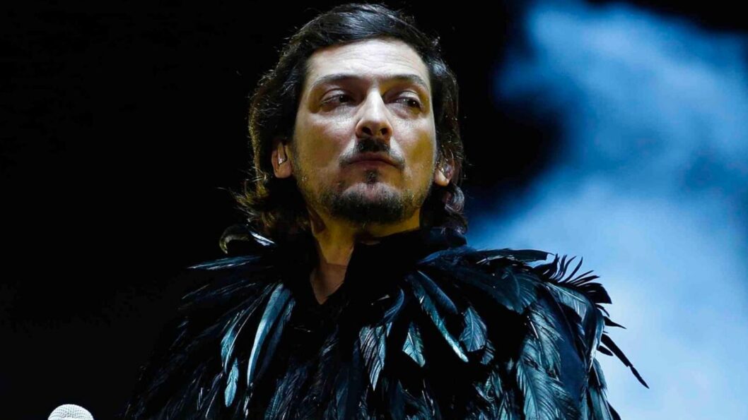 León Larregui
