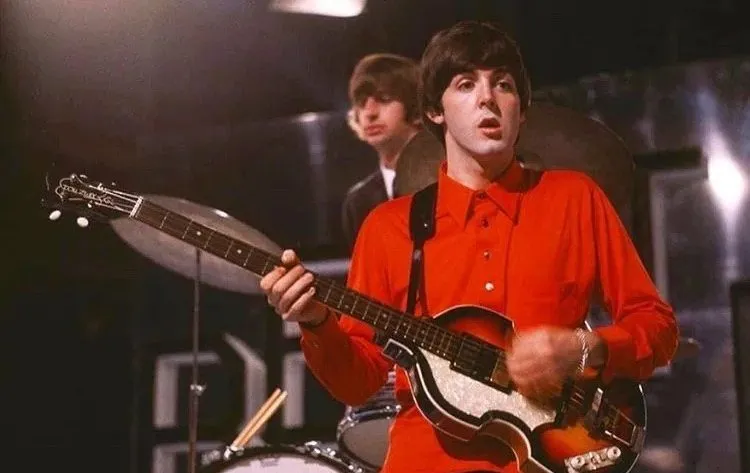 Paul McCartney recupera bajo robado, después de 50 años