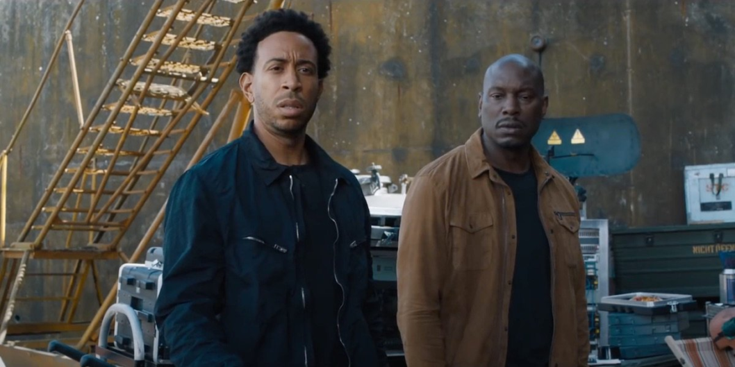 Ludacris ofrece show sorpresa en el comedor de una plaza