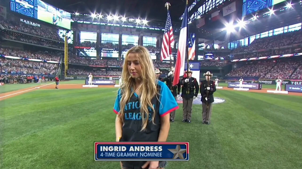 Ingrid Andress, cantante que arruinó himno de Estados Unidos, pide disculpas