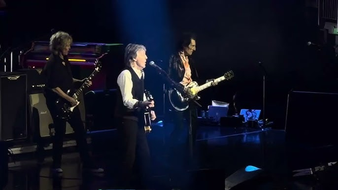 Paul McCartney toca junto a Ringo Starr y Ronnie Wood en su último show de su gira