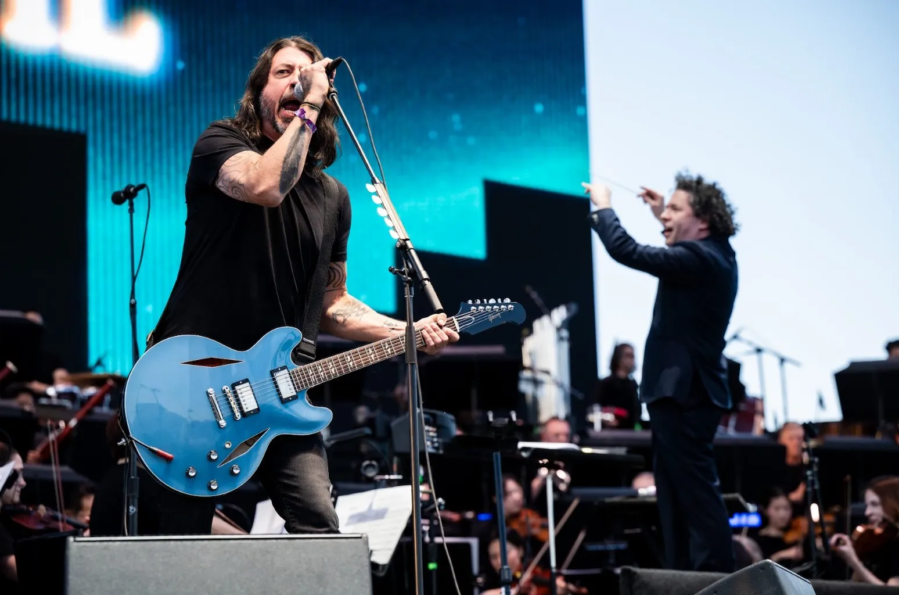 Dave Grohl se una a la Orquesta filarmónica de Los Ángeles en Coachella