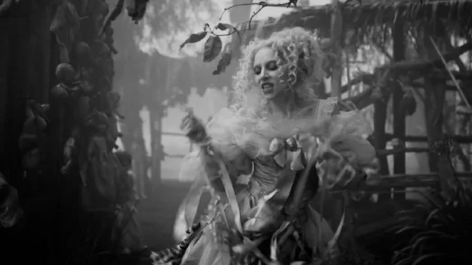 Lady Gaga estrena video que grabó en Xochimilco, dirigido por Tim Burton