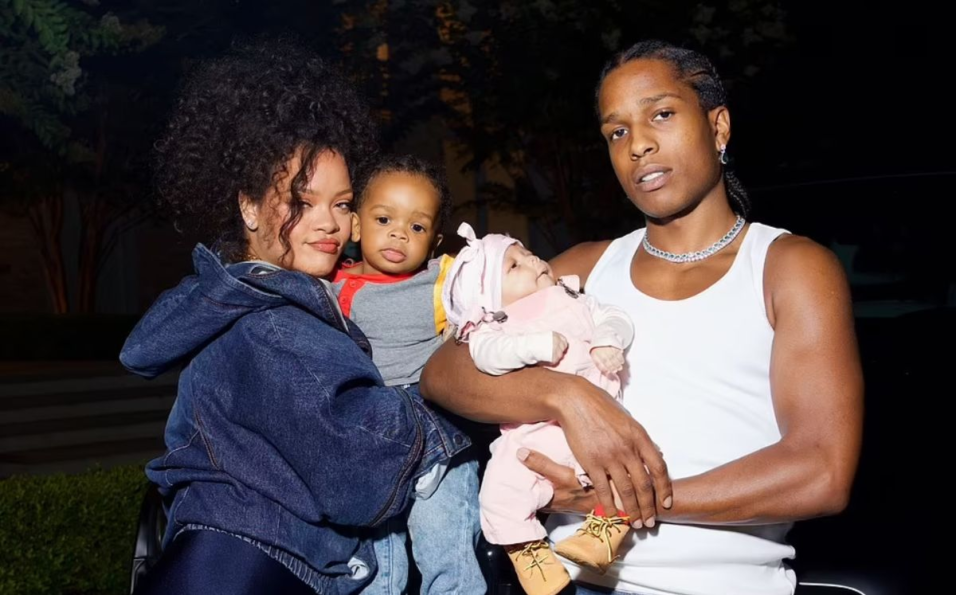Rihanna se convierte en madre por tercera ocasión