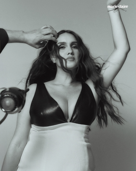 Dulce María anuncia con sesión de fotos su segundo embarazo