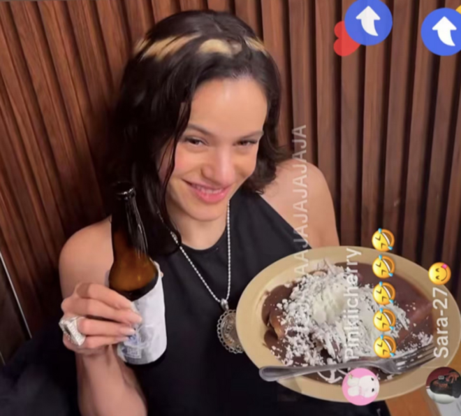 Rosalía y Latin Mafia disfrutan de antojitos mexicanos en CDMX